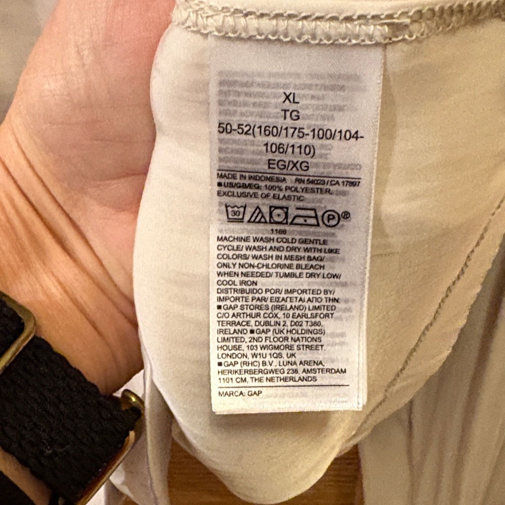 GAP Women's Elegant Cream Button-Down Blouse - Picture 6 of 7